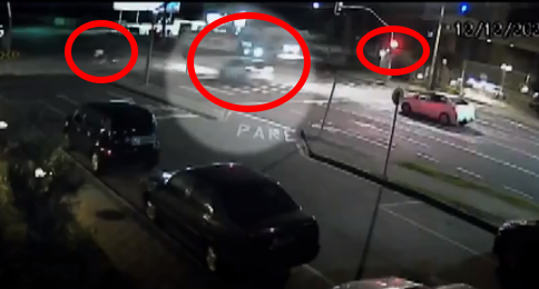 Momento próximo à batida do carro com motociclista